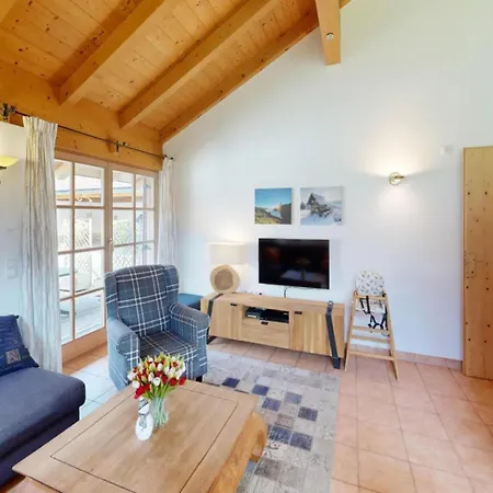 Detached In Nyaraló Wald im Pinzgau